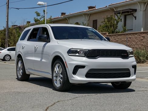 Used 2023 Dodge Durango GT RWD image 2