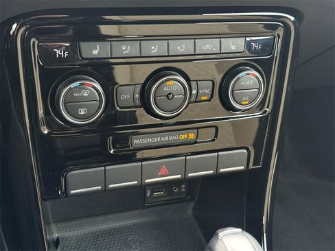 Used 2019 Volkswagen Beetle 2.0T SE image 17