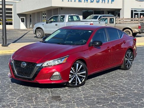 Used 2021 Nissan Altima 2.5 SR image 2
