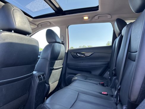 Used 2019 Nissan Rogue SL AWD/4WD image 11