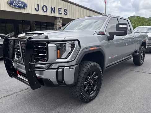 Used 2024 GMC Sierra 2500 AT4 w/ AT4 Premium Plus Package AWD/4WD image 2