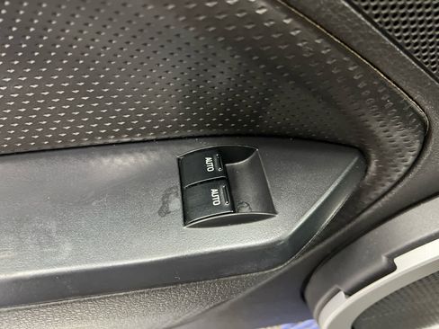 Used 2005 Ford Mustang Deluxe image 16