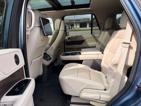 Used 2019 Lincoln Navigator Reserve AWD/4WD image 24