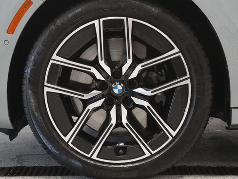 Used 2023 BMW 740i w/ Executive Package RWD image 8