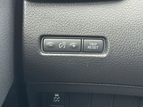 Used 2017 Nissan Rogue S FWD image 30