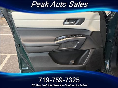 Used 2022 Nissan Pathfinder SL image 11