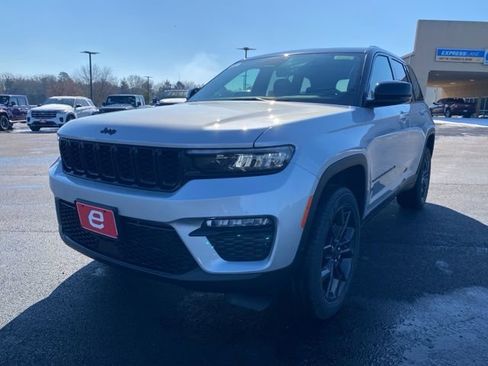 New 2025 Jeep Grand Cherokee Limited image 3