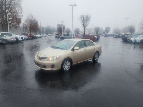 Used 2013 Toyota Corolla S image 3