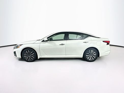Used 2023 Nissan Altima 2.5 SV FWD image 4