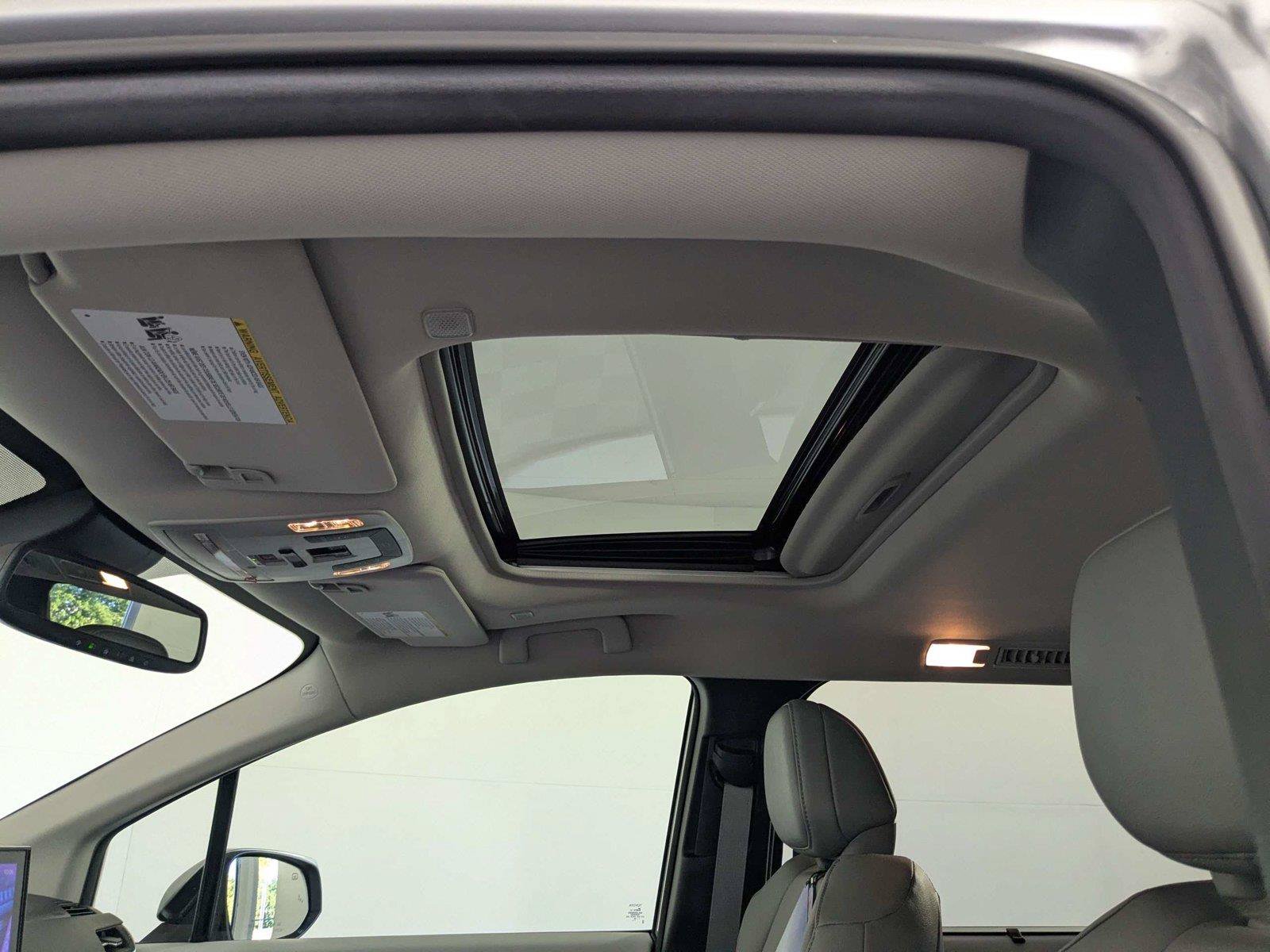Certified 2025 Toyota Sienna XLE FWD image 14