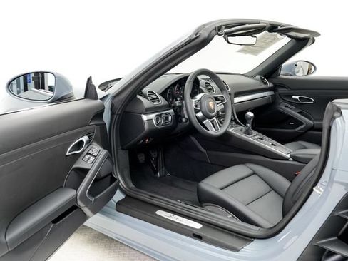 Certified 2024 Porsche 718 Boxster RWD image 6