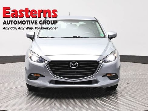 Used 2017 MAZDA MAZDA3 Sport FWD image 2