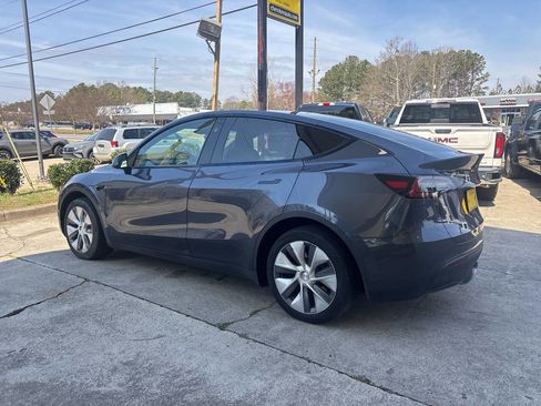 Used 2023 Tesla Model Y AWD image 9
