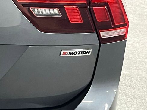 Used 2020 Volkswagen Tiguan SE w/ Panoramic Sunroof Package image 35