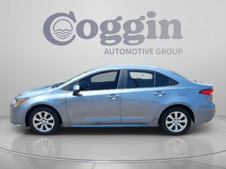 Used 2020 Toyota Corolla LE FWD video 2