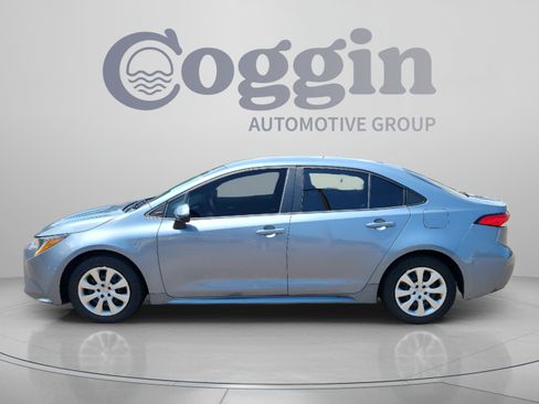 Used 2020 Toyota Corolla LE FWD image 2