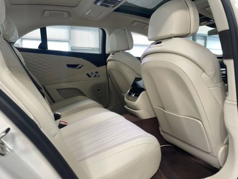 Used 2021 Bentley Flying Spur W12 image 17
