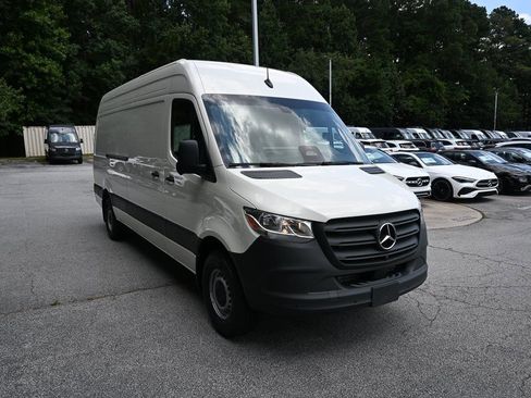 Used 2025 Mercedes-Benz Sprinter 2500 image 24