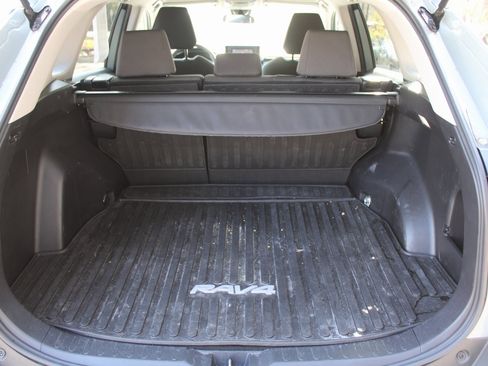 Used 2022 Toyota RAV4 XLE image 10