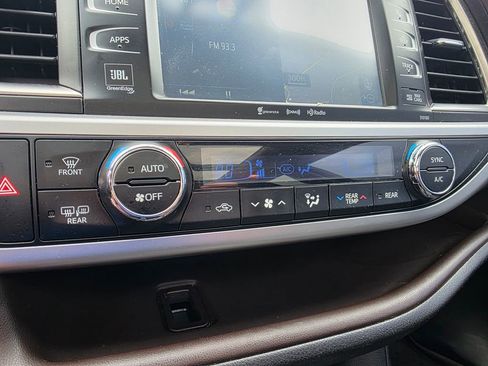 Used 2016 Toyota Highlander Limited Platinum FWD image 21