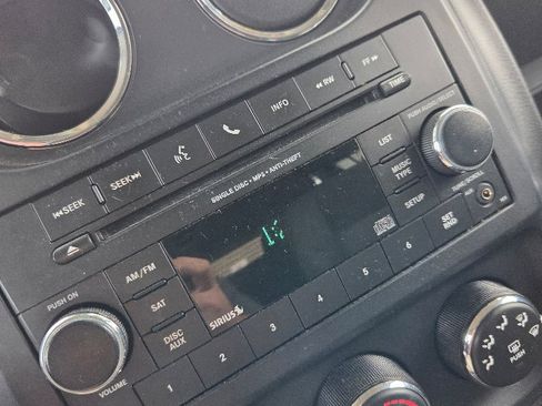 Used 2014 Jeep Patriot Latitude image 24