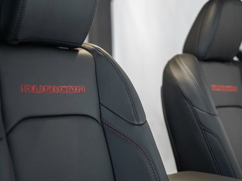 New 2025 Jeep Wrangler Unlimited Rubicon w/ Steel Bumper Group image 34