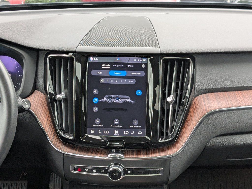 Used 2024 Volvo XC60 B5 Plus w/ Protection Package Premier AWD/4WD image 17