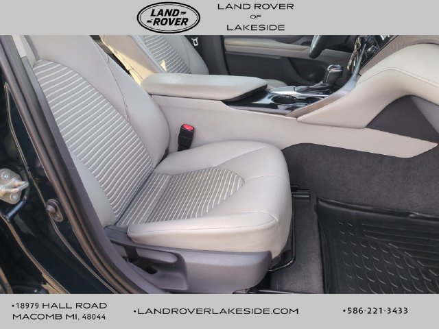 Used 2019 Toyota Camry SE FWD image 18