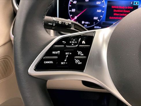 Used 2024 Mercedes-Benz GLC 300 4MATIC image 17