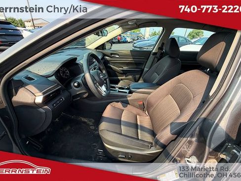 Used 2024 Nissan Altima 2.5 SV FWD image 15