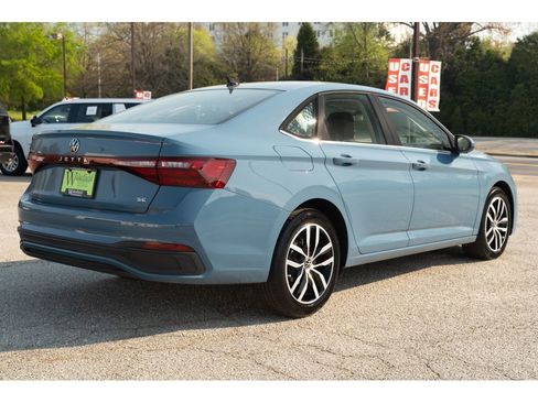 Used 2025 Volkswagen Jetta SE image 8