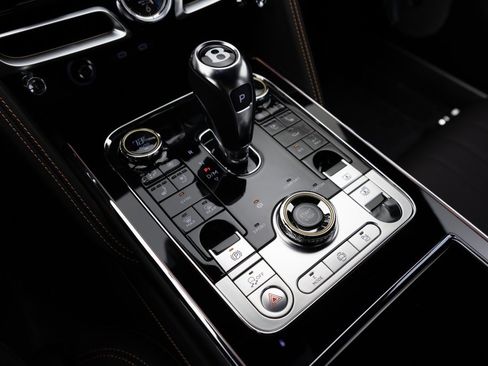 Used 2025 Bentley Flying Spur Plug-In Hybrid image 27