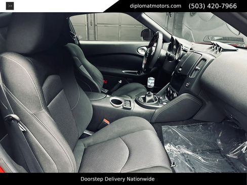 Used 2016 Nissan 370Z Coupe RWD image 18