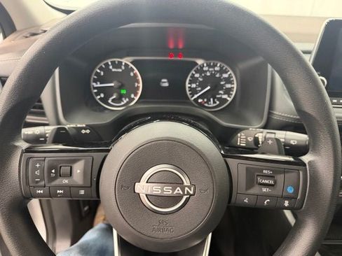 Used 2023 Nissan Rogue SV AWD/4WD image 6