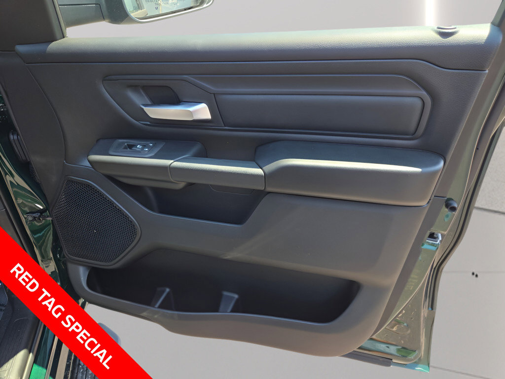 New 2026 RAM 1500 Express AWD/4WD image 11