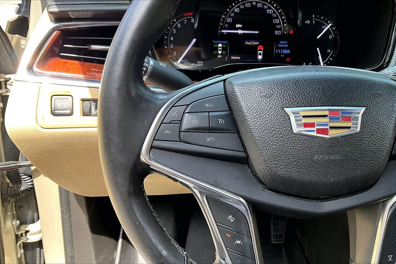 Used 2017 Cadillac XT5 Luxury w/ Driver Awareness Package FWD image 10