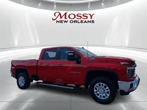 Used 2024 Chevrolet Silverado 2500 LT image 3