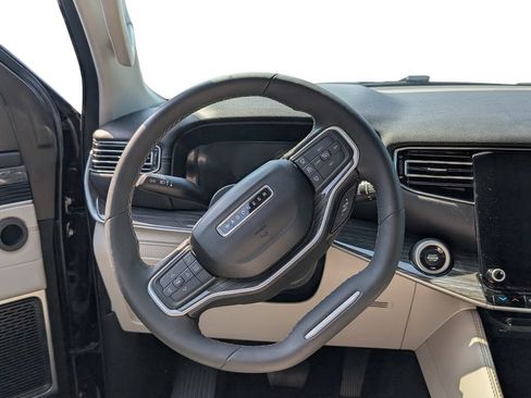 Used 2022 Jeep Wagoneer Series II AWD/4WD image 15