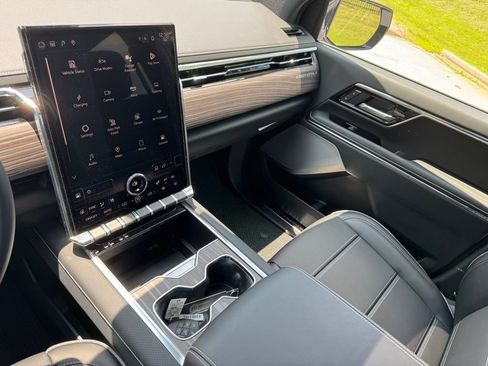 New 2025 GMC Sierra EV Denali image 30