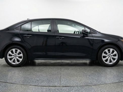 Used 2025 Toyota Corolla LE image 11