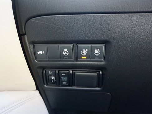 Used 2019 Nissan Armada Platinum image 4