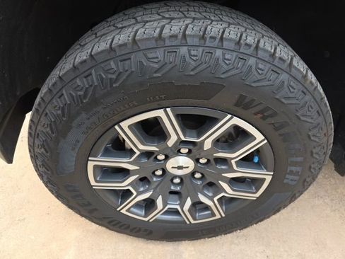 Used 2023 Chevrolet Colorado Z71 AWD/4WD image 10