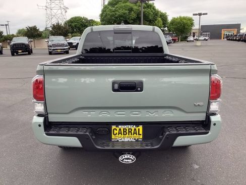 Used 2022 Toyota Tacoma TRD Sport w/ TRD Premium Sport Package AWD/4WD image 26