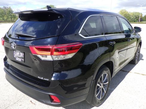 Used 2019 Toyota Highlander XLE image 9