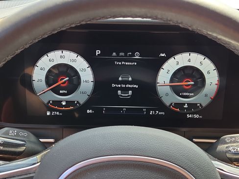 Used 2023 Kia Carnival SX Prestige FWD image 16