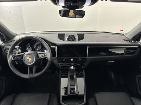 Certified 2025 Porsche Macan image 17