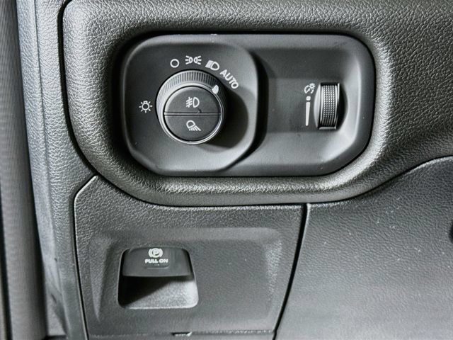 Used 2026 RAM 1500 Express AWD/4WD image 10