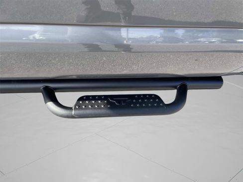 Used 2024 Nissan Titan SV w/ SV Convenience Package image 14