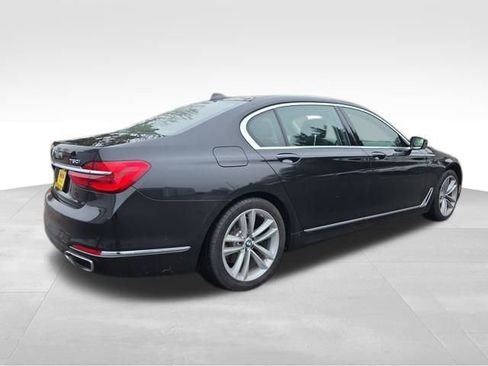 Used 2016 BMW 750i xDrive image 9