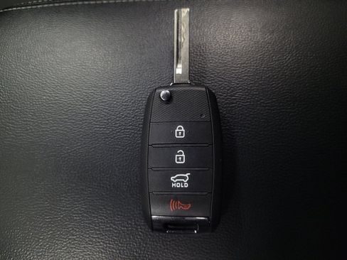 Used 2019 Kia Sorento LX image 32